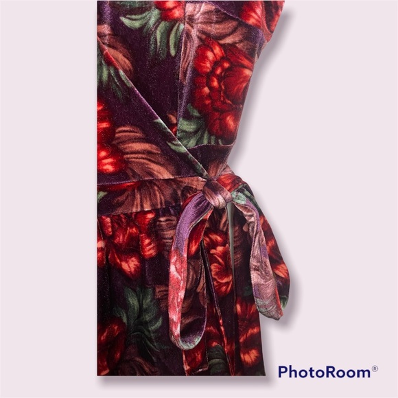 Forever 21 + Floral Velvet Tie Dress Size 2X - Picture 4 of 4